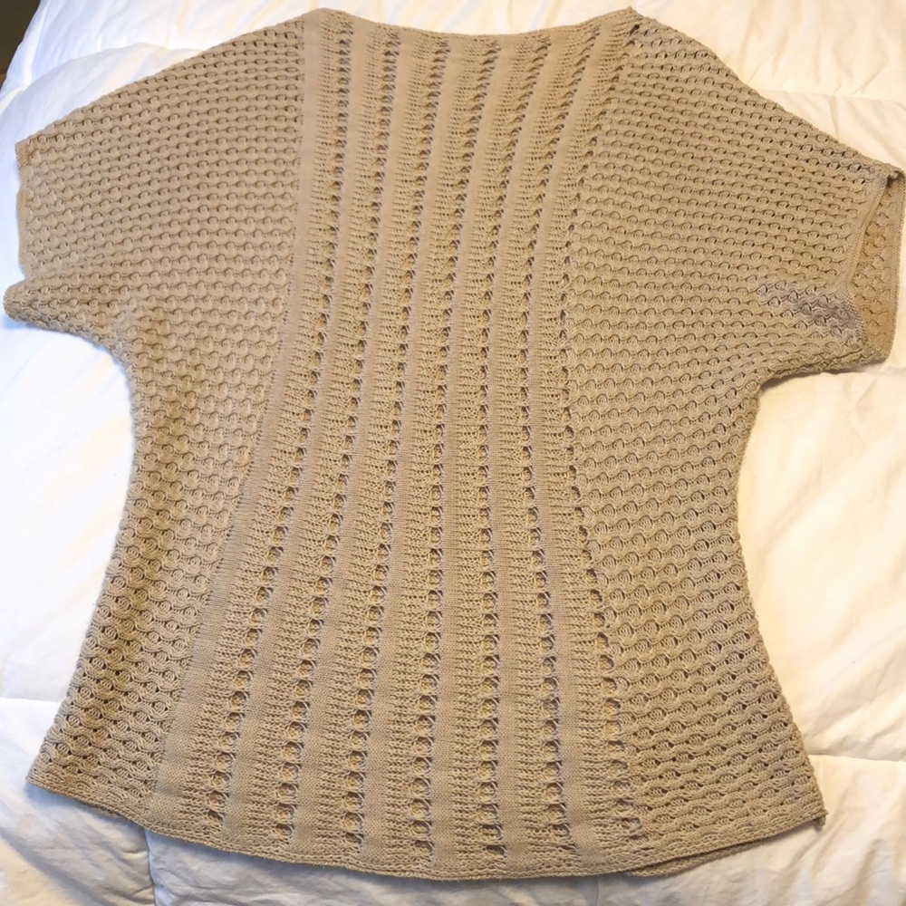 Short sleeve knit top